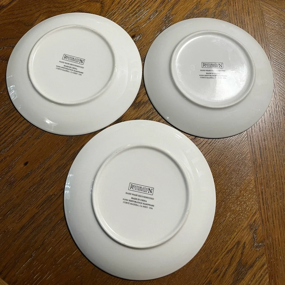 Elegant Gold and White Decorative Plate